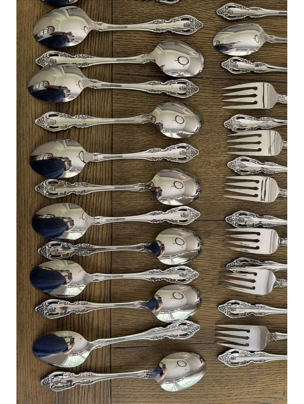 Oneida Community Brahms 65 Pc Stainless Flatware Set - Service for 12